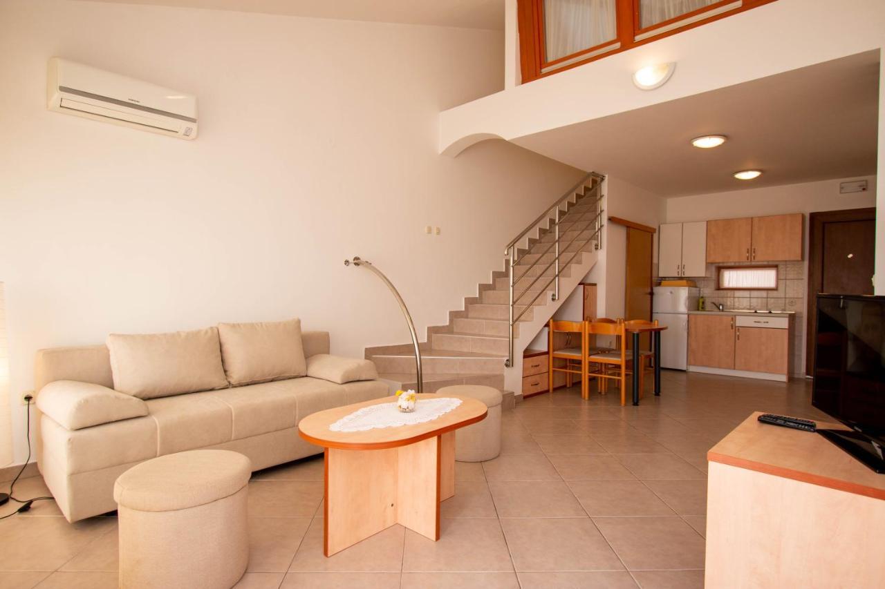Apartments Matas Sukosan Exterior photo